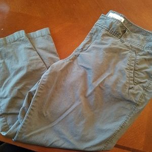 Old Navy Cropped Pants 18